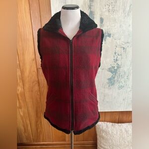 Woolrich Wool Ruby Red & Black Plaid Women's Vest. Faux Fur Lining. Size Medium